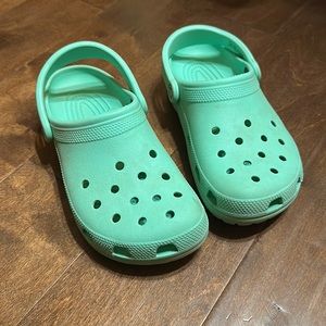Women’s crocs